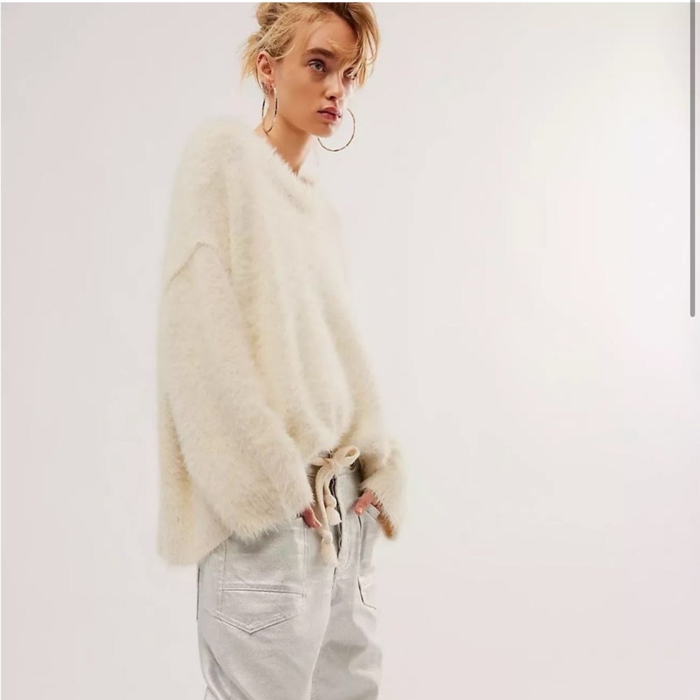 Free People Harrison Bunny Crew Sweater. White/Ivory Size L. Fits oversized.